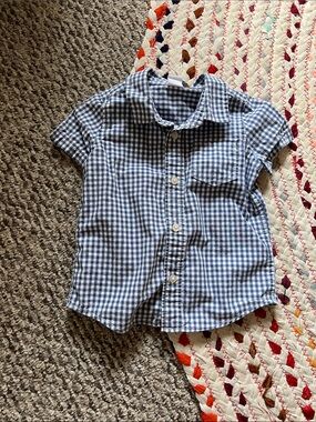 GAP Blue and White Gingham Short-Sleeve Button-Down Shirt